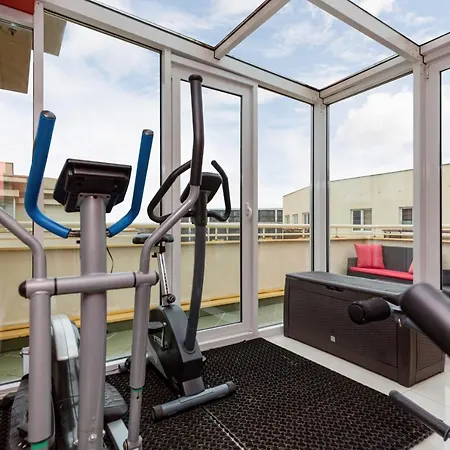 With Gym And Sauna By Renters Apartment *
